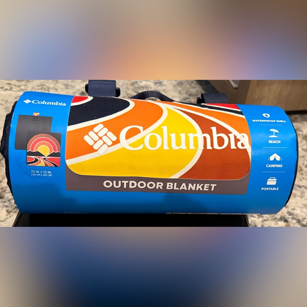 NWT Columbia Blanket 72 x 72 Packable Navy w/ carry handles Beach Camping Picnic